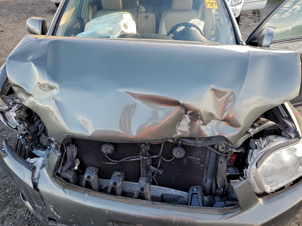 2010 TOYOTA HIGHLANDER SE photo 12