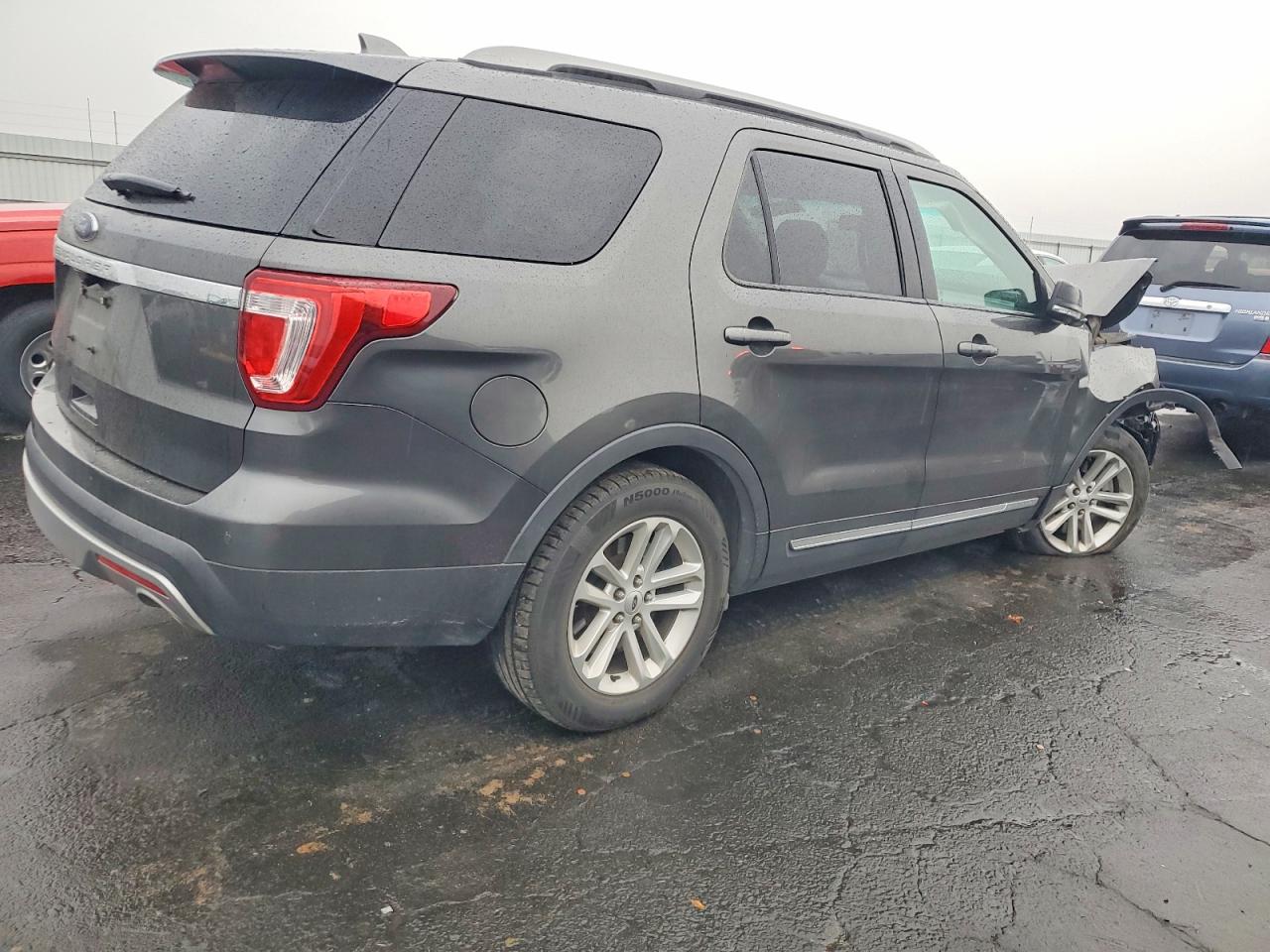 2016 FORD EXPLORER XLT photo 3
