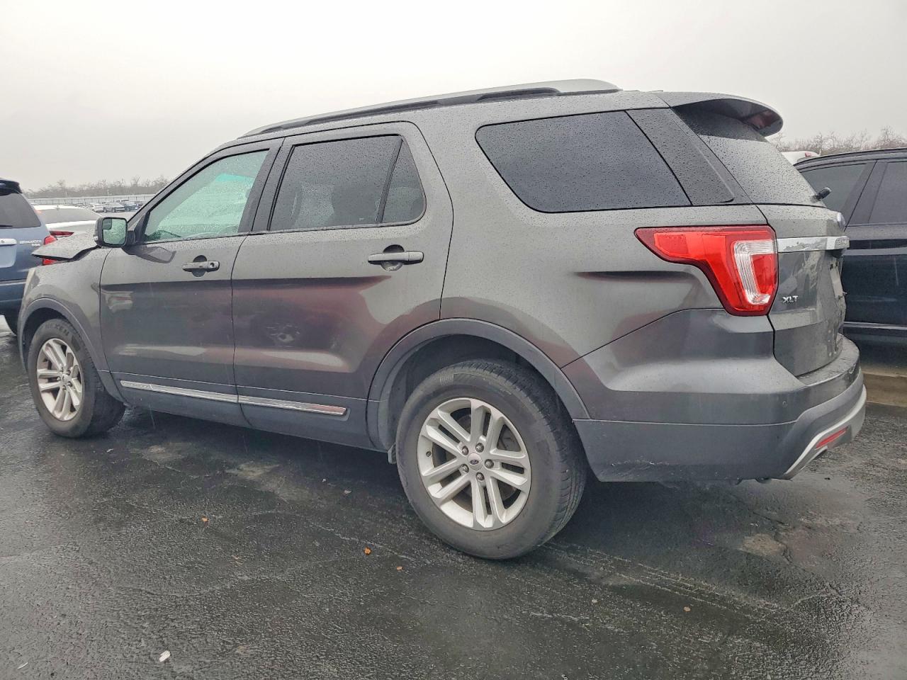 2016 FORD EXPLORER XLT photo 2