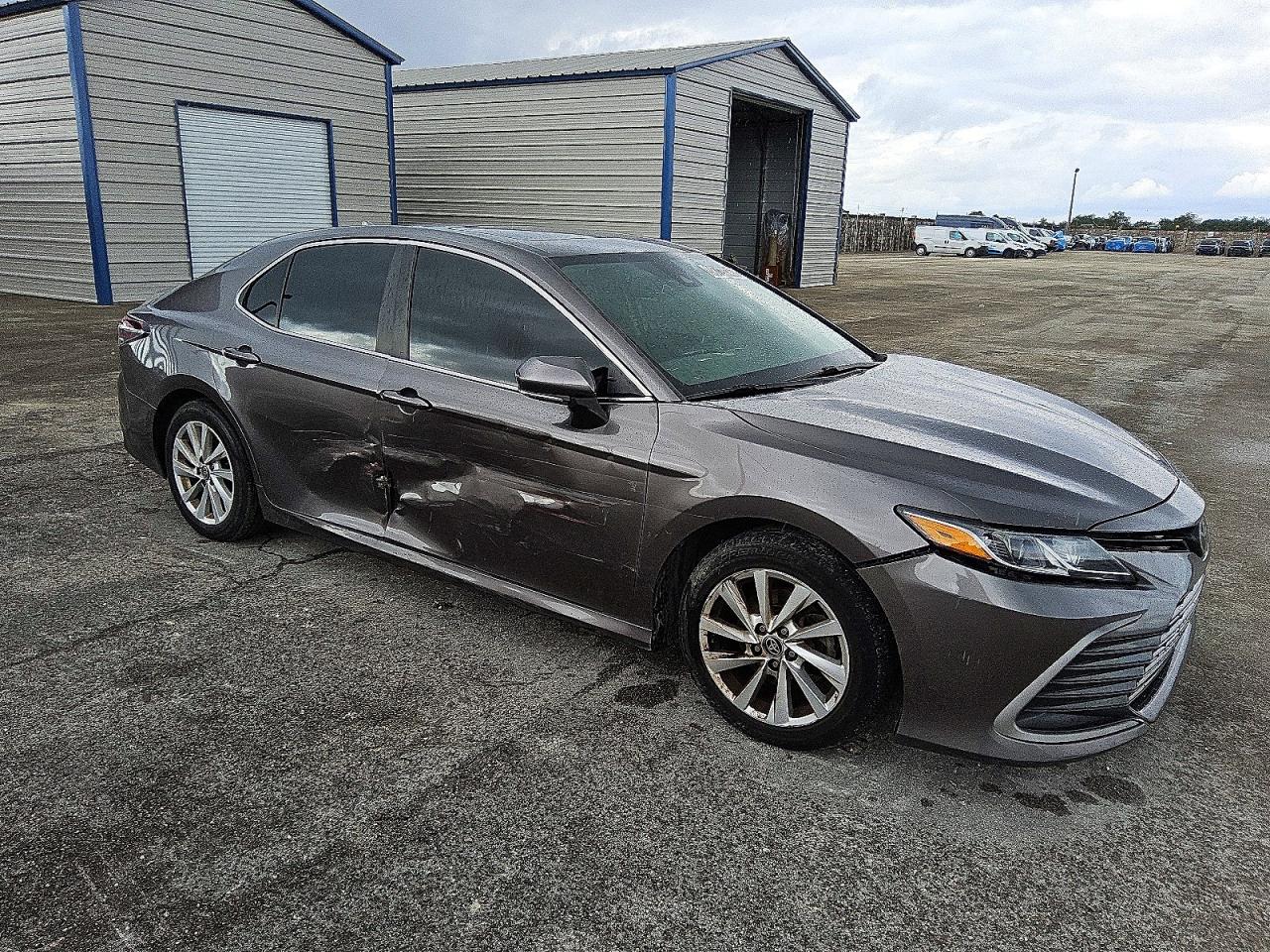 2021 TOYOTA CAMRY LE photo 4