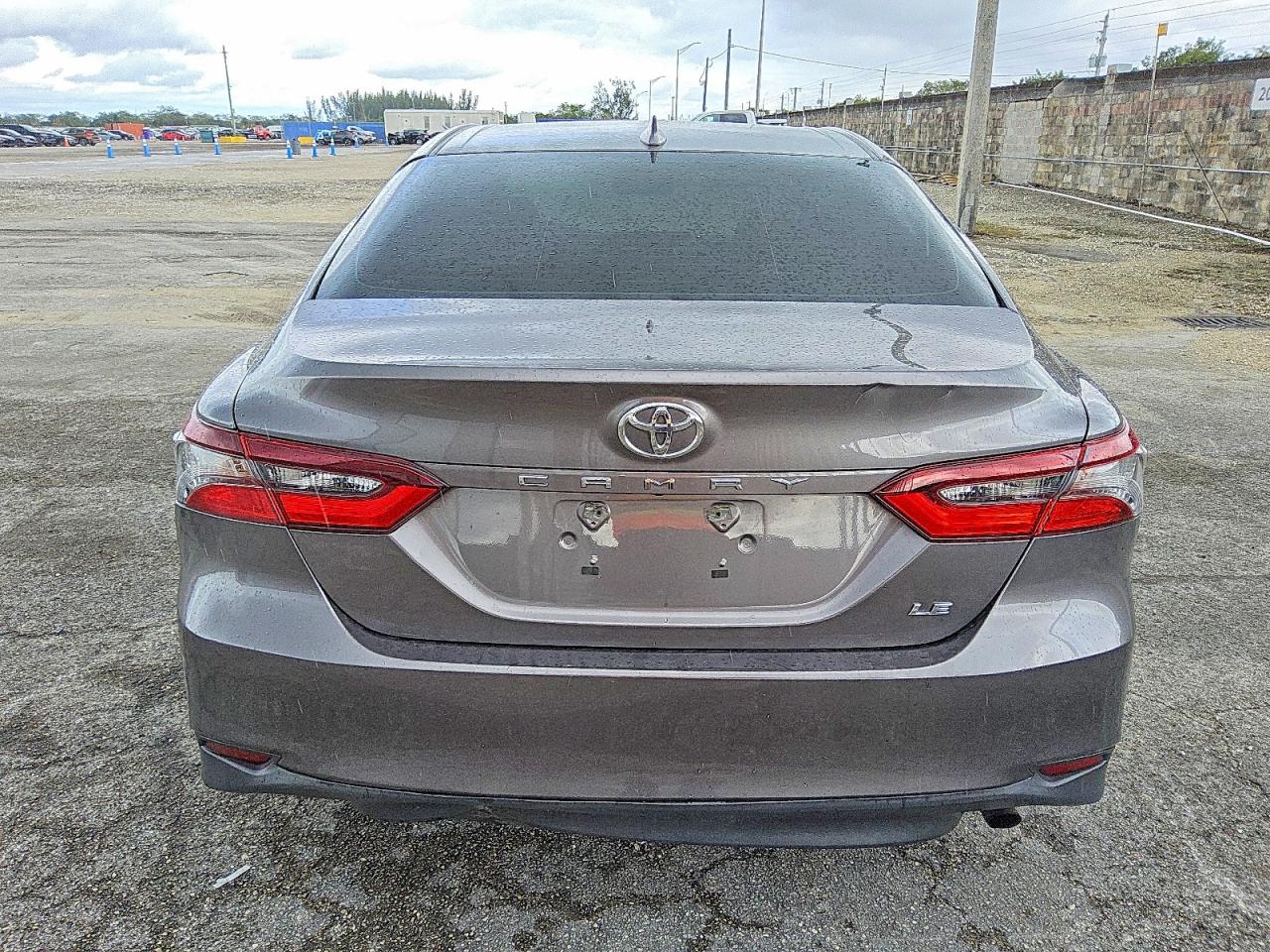 2021 TOYOTA CAMRY LE photo 6
