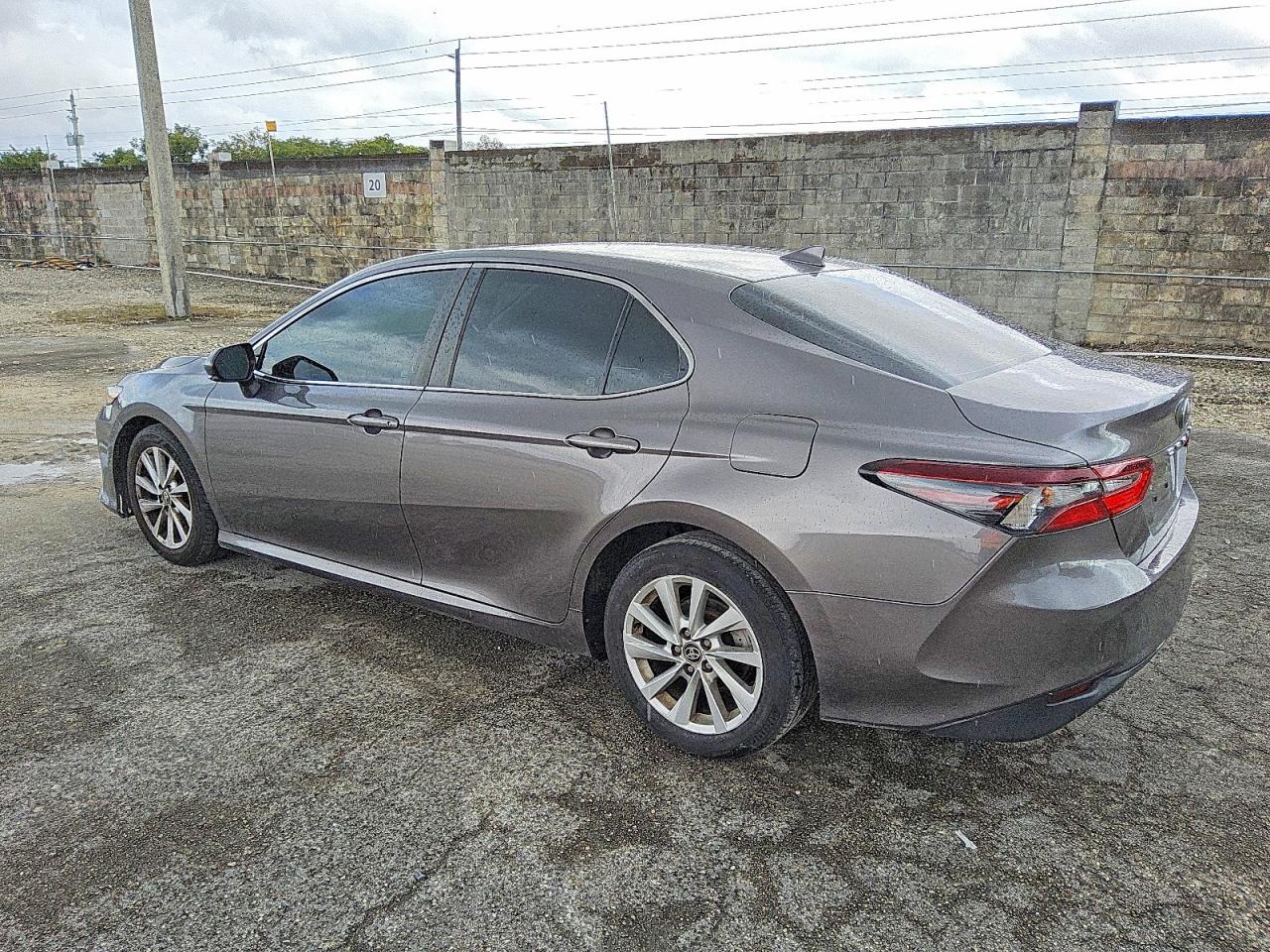2021 TOYOTA CAMRY LE photo 2