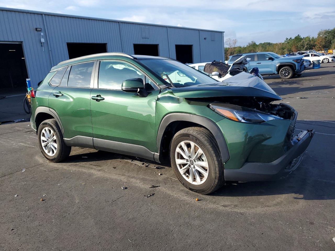 2022 TOYOTA COROLLA CROSS LE photo 4