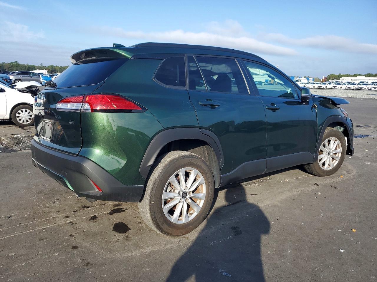 2022 TOYOTA COROLLA CROSS LE photo 3