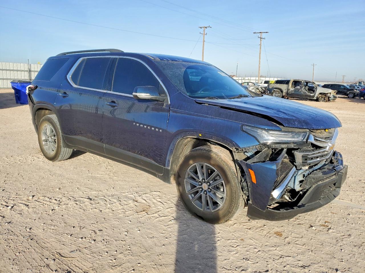 2023 CHEVROLET TRAVERSE LT photo 4