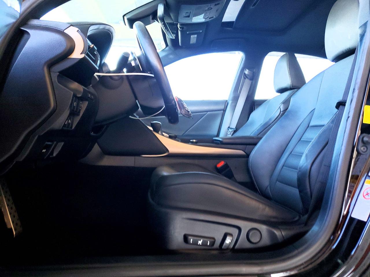 2018 LEXUS IS 300 photo 7