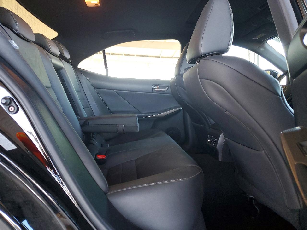 2018 LEXUS IS 300 photo 10