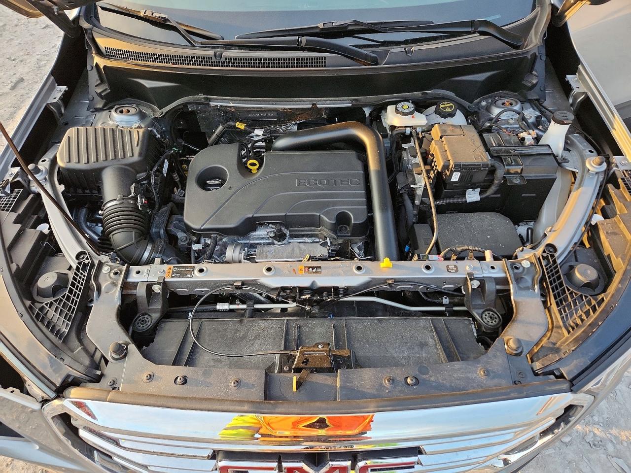 2024 GMC TERRAIN SLT photo 12
