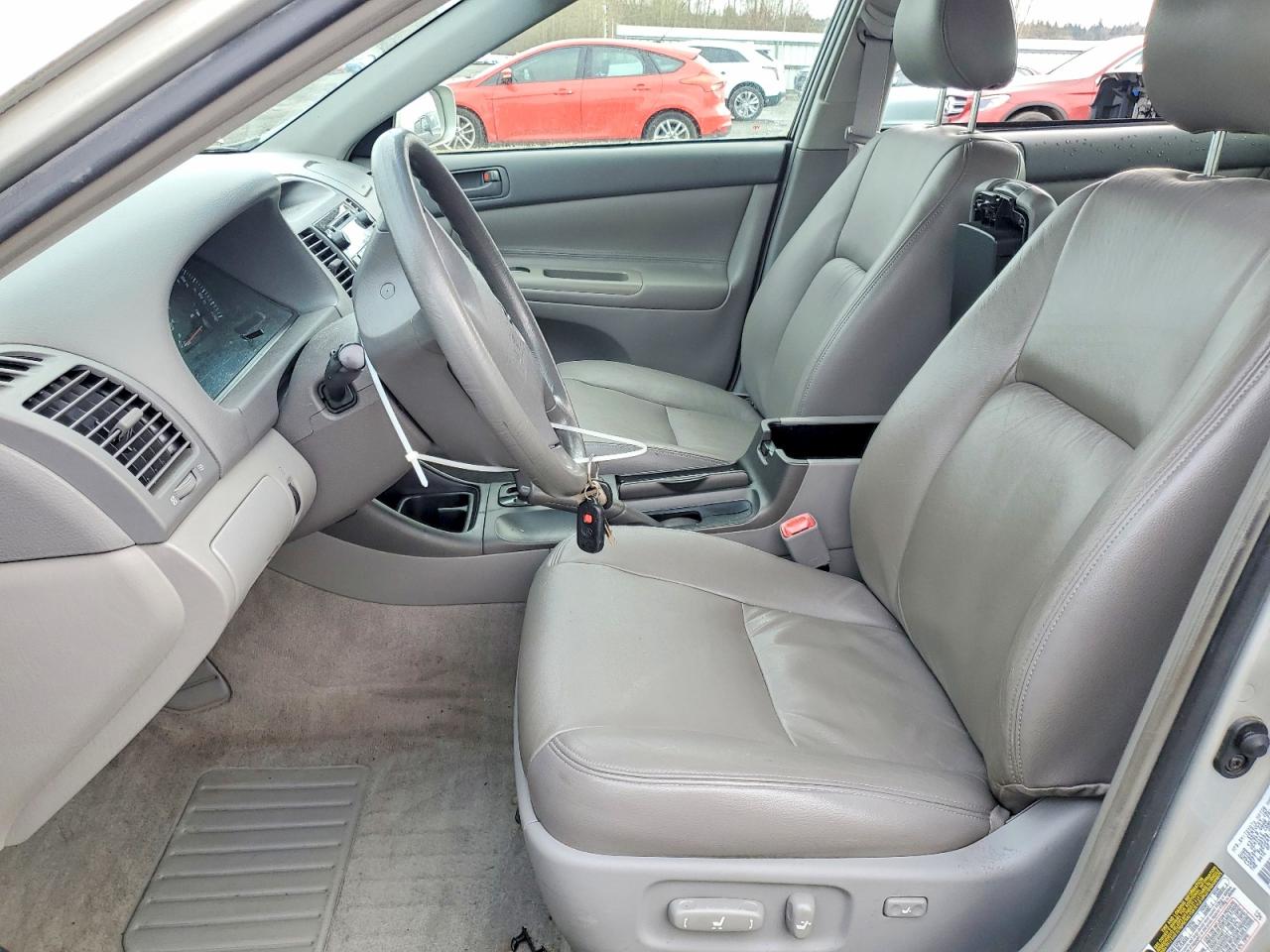 2004 TOYOTA CAMRY LE photo 7