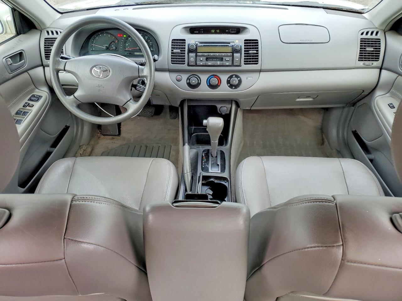 2004 TOYOTA CAMRY LE photo 8