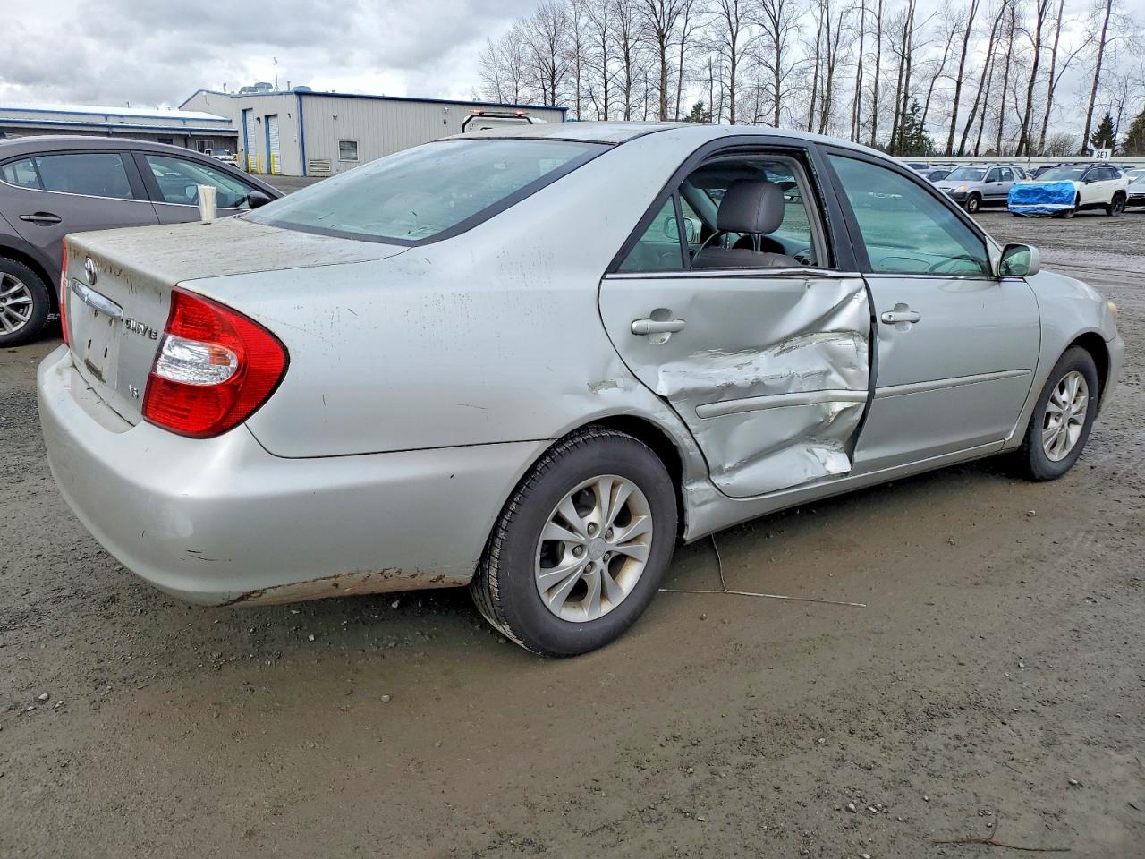 2004 TOYOTA CAMRY LE photo 3