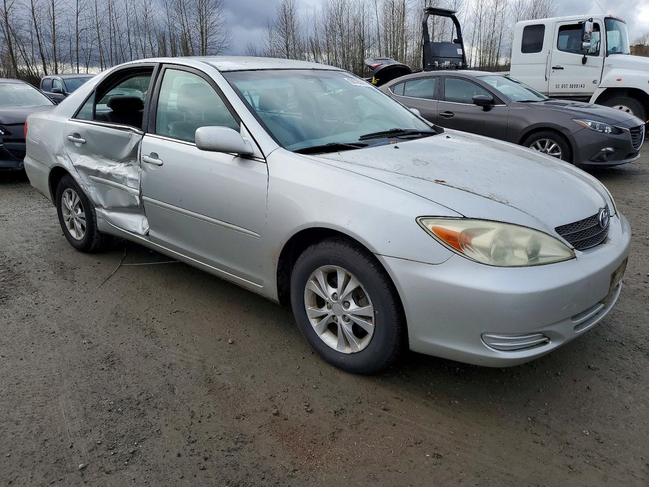 2004 TOYOTA CAMRY LE photo 4