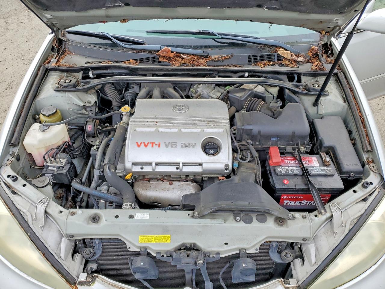 2004 TOYOTA CAMRY LE photo 11