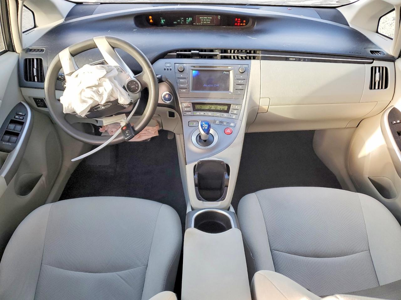 2015 TOYOTA PRIUS photo 8