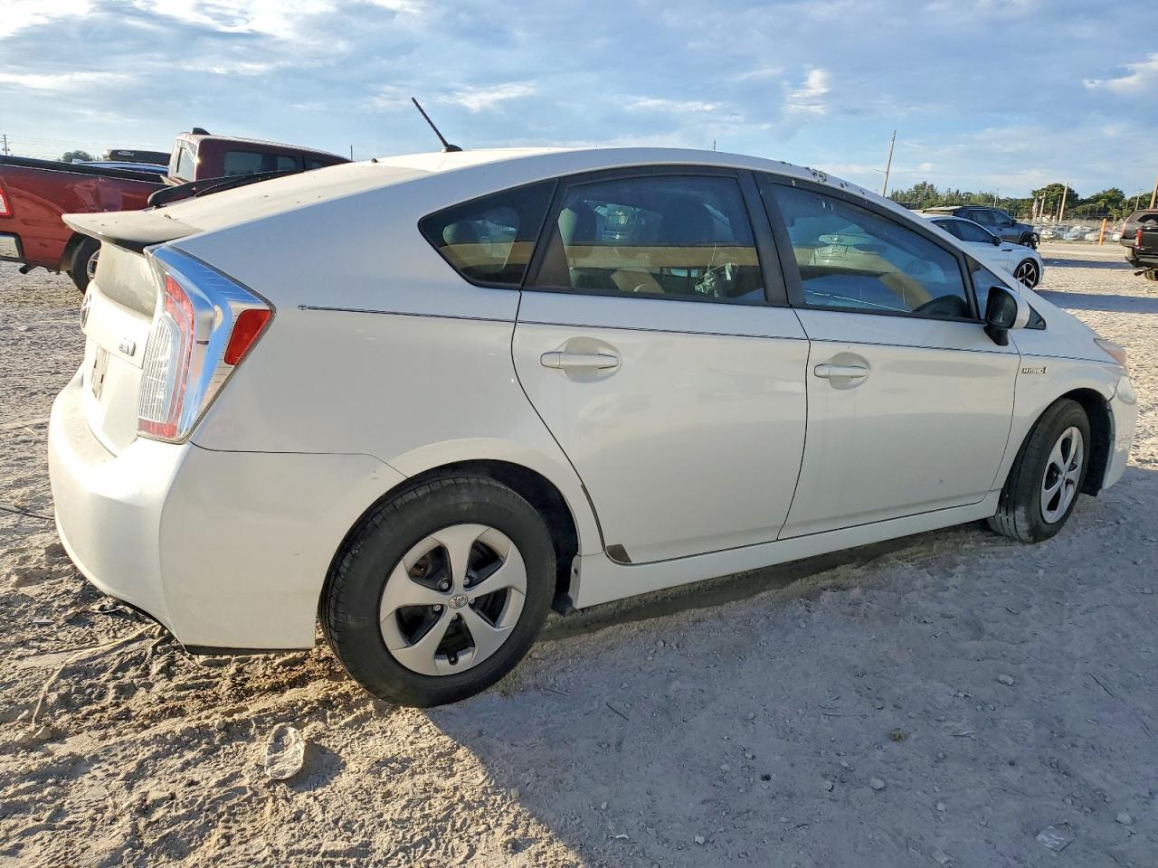 2015 TOYOTA PRIUS photo 3