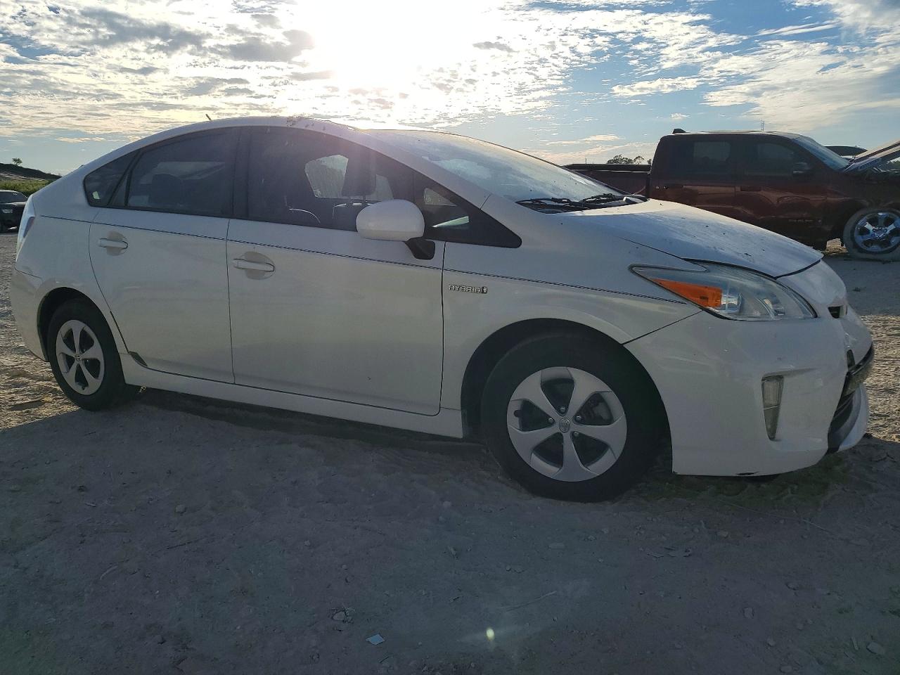 2015 TOYOTA PRIUS photo 4