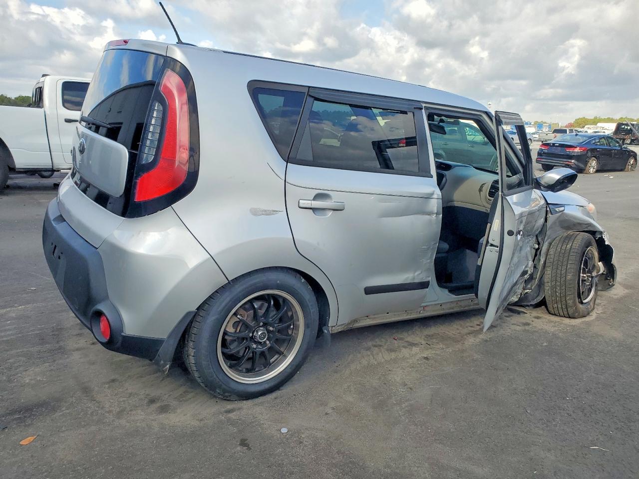 2014 KIA SOUL photo 3