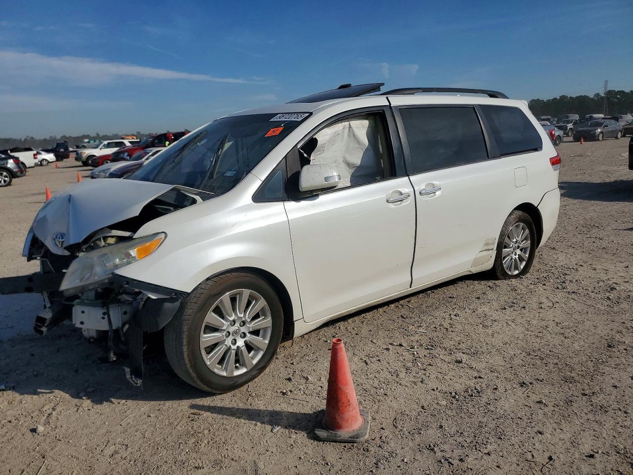 2014 TOYOTA SIENNA