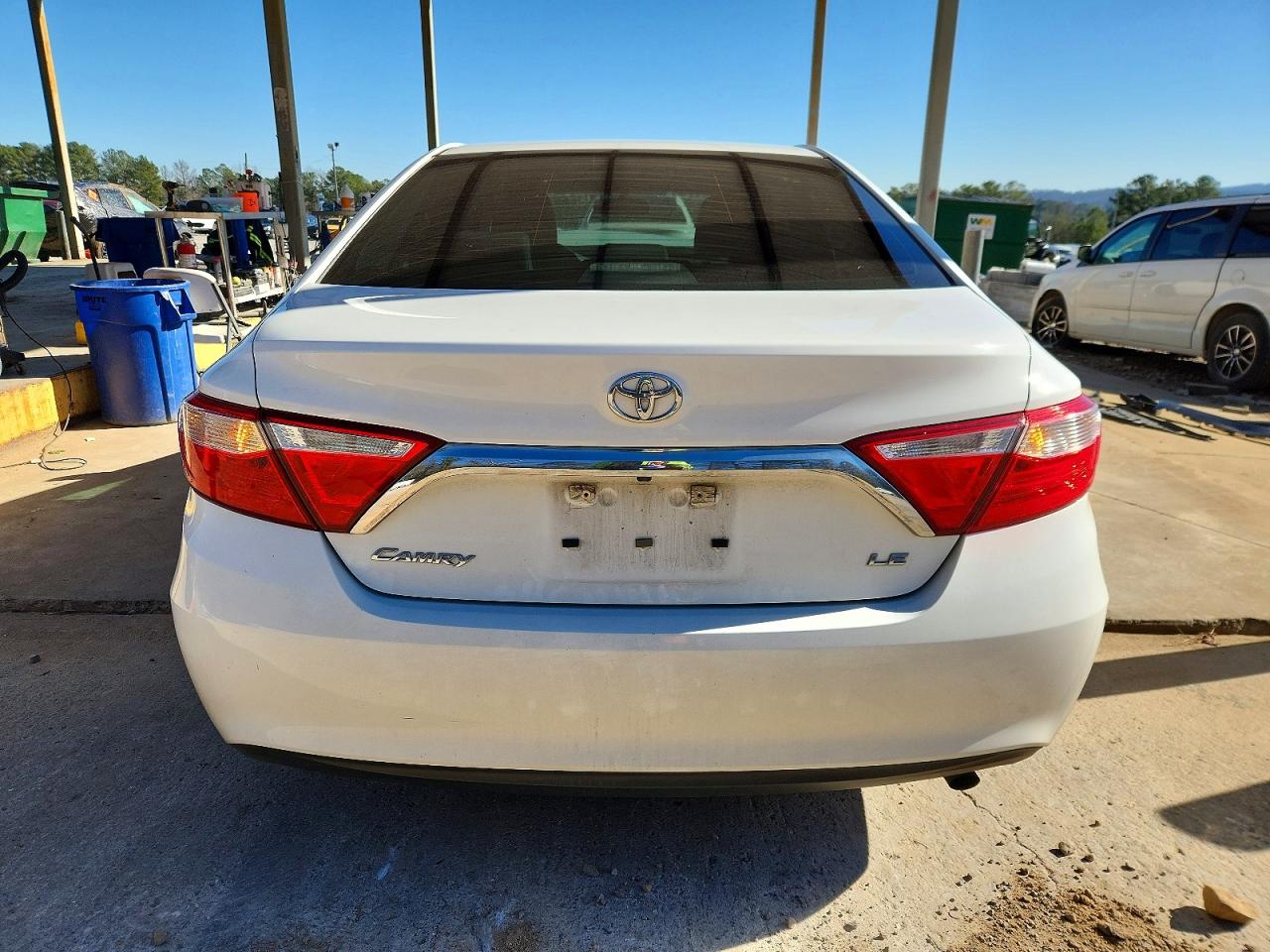 2015 TOYOTA CAMRY LE photo 6