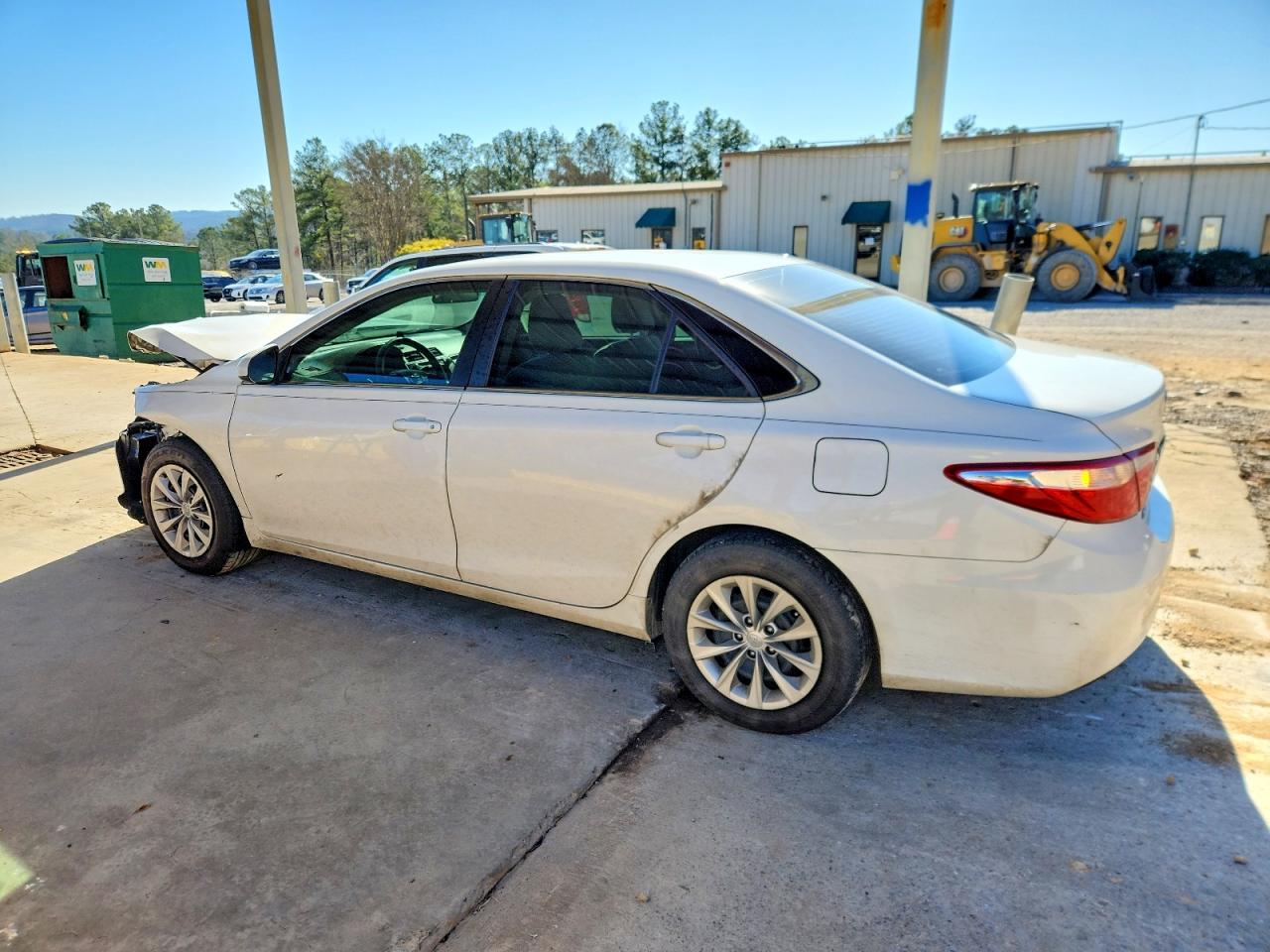 2015 TOYOTA CAMRY LE photo 2