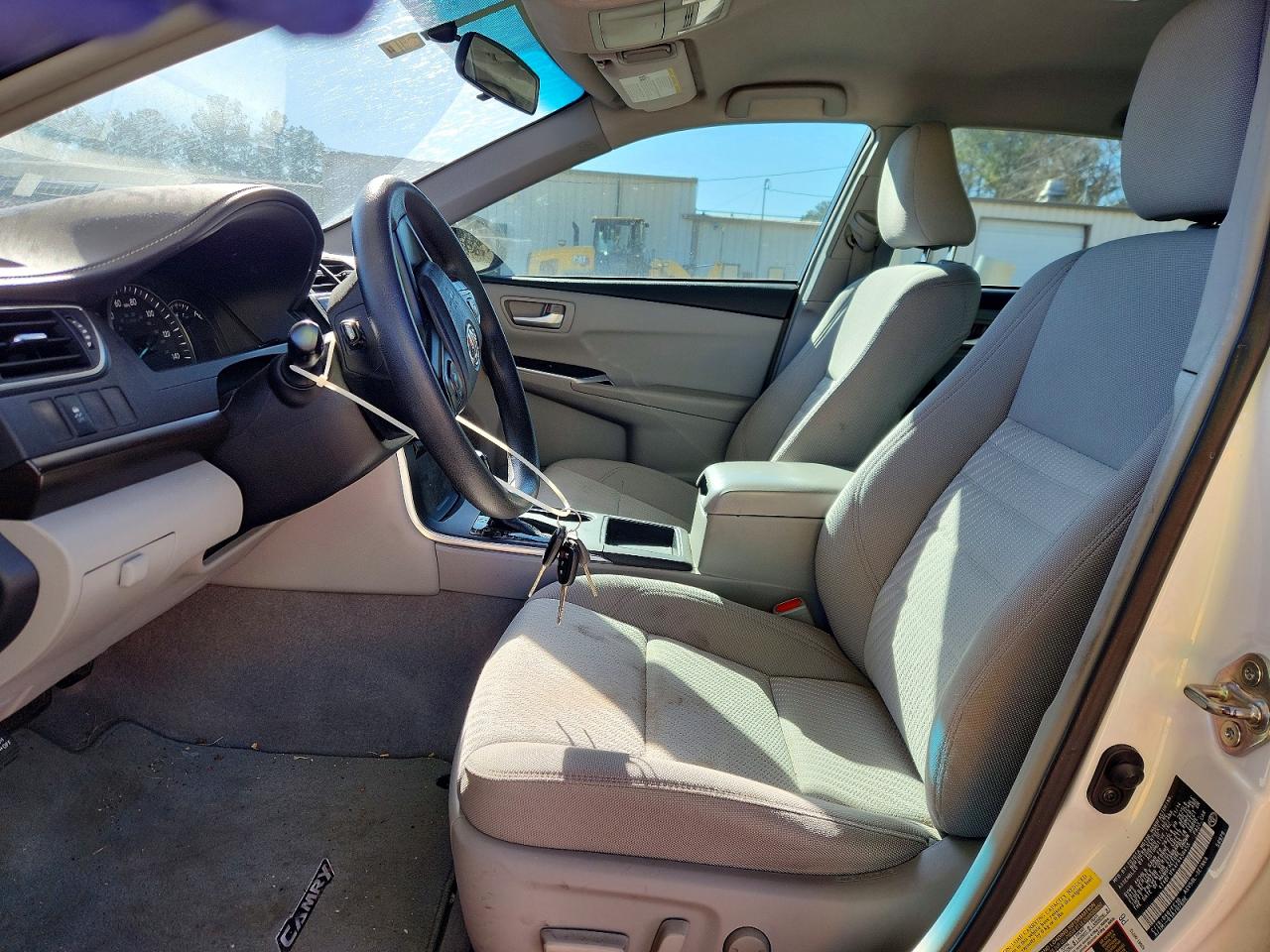 2015 TOYOTA CAMRY LE photo 7