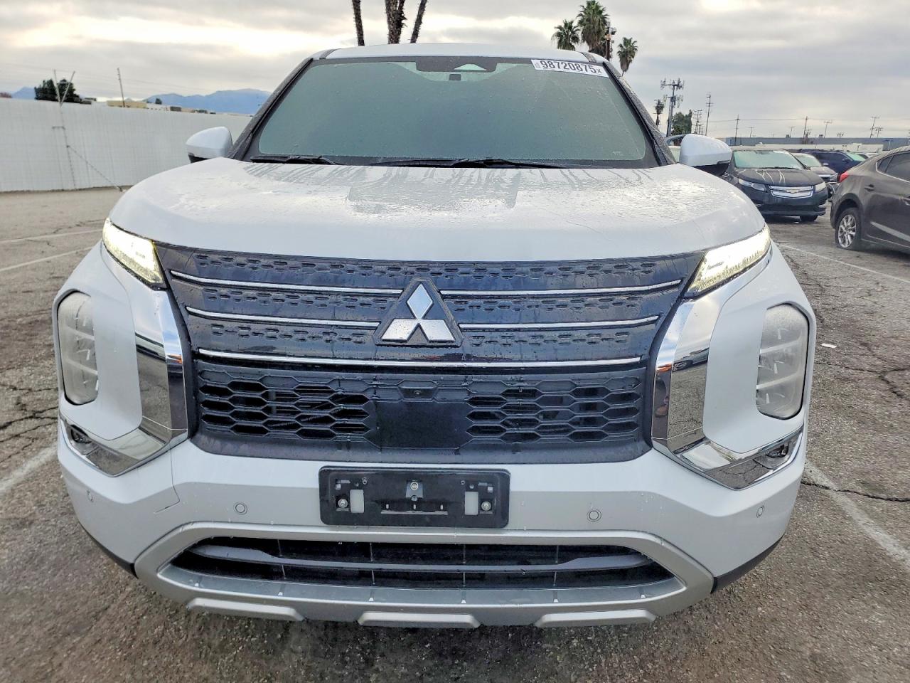2024 MITSUBISHI OUTLANDER SE photo 5