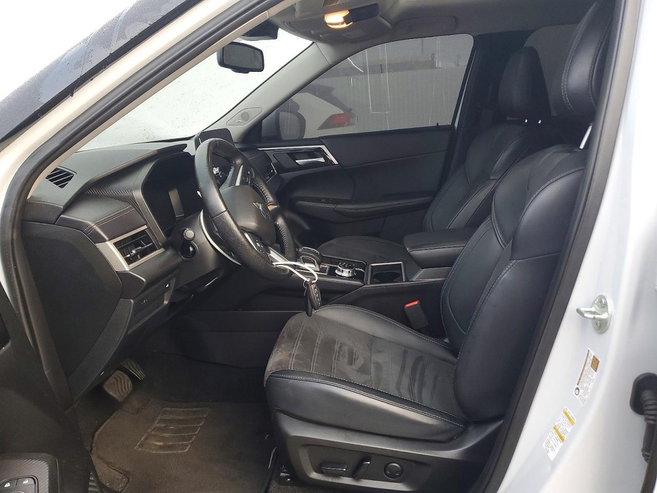2024 MITSUBISHI OUTLANDER SE photo 7