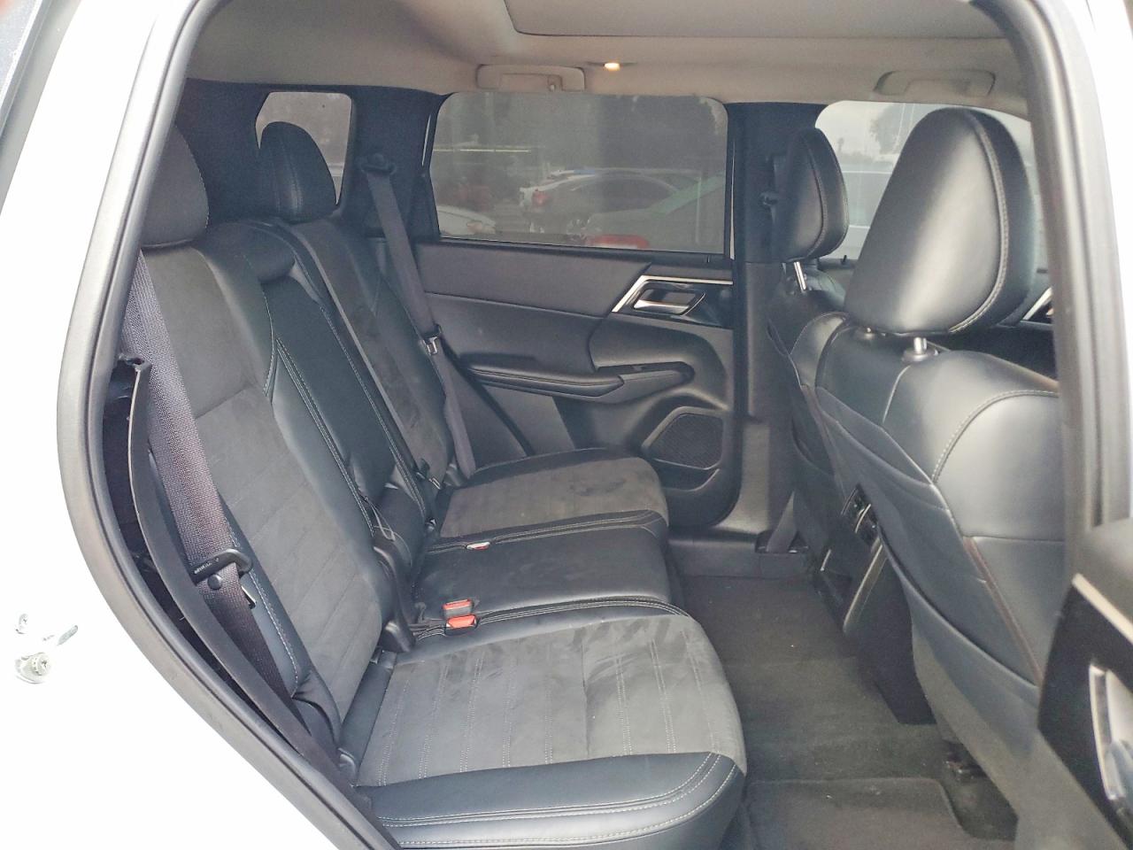 2024 MITSUBISHI OUTLANDER SE photo 11