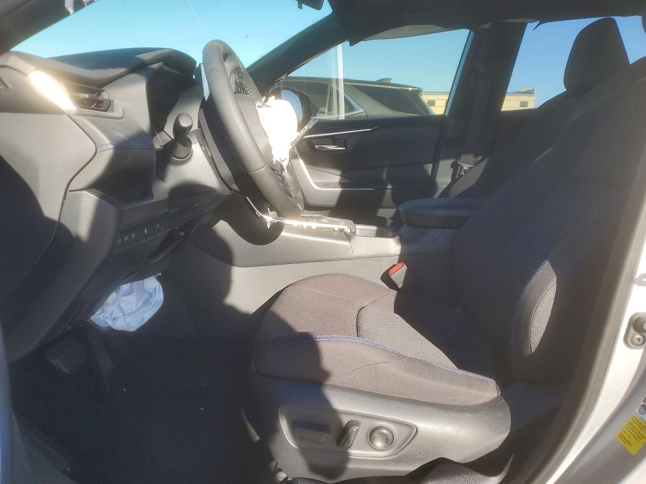 2025 TOYOTA RAV4 SE photo 7
