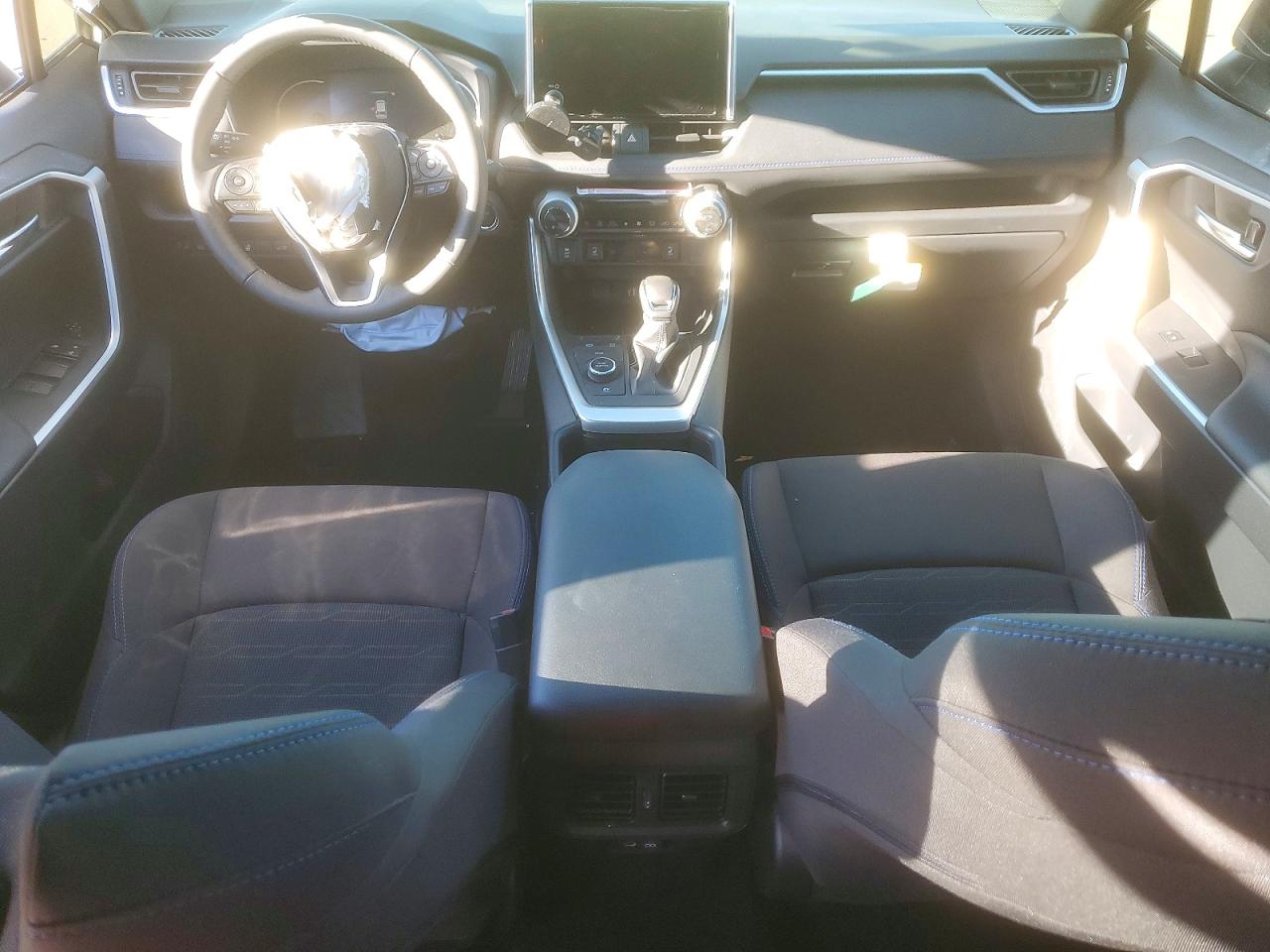 2025 TOYOTA RAV4 SE photo 8
