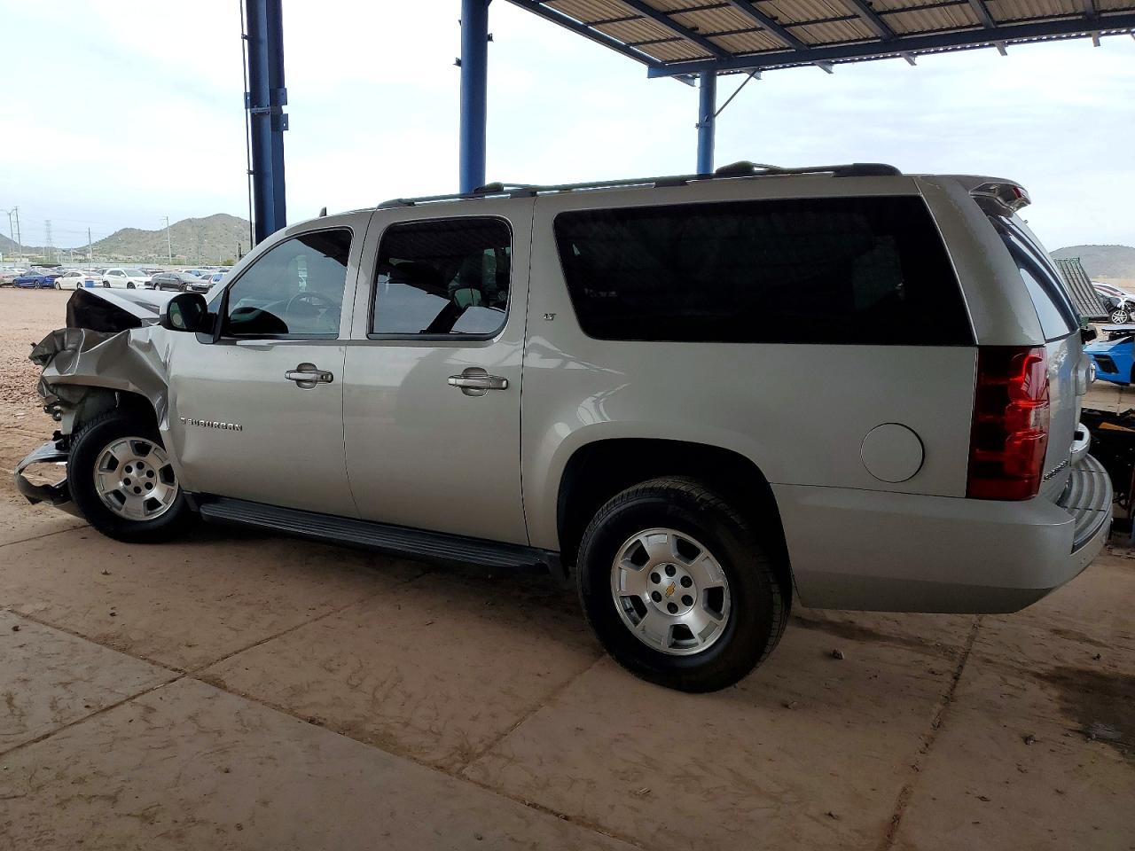 2009 CHEVROLET SUBURBAN C1500 LT photo 2