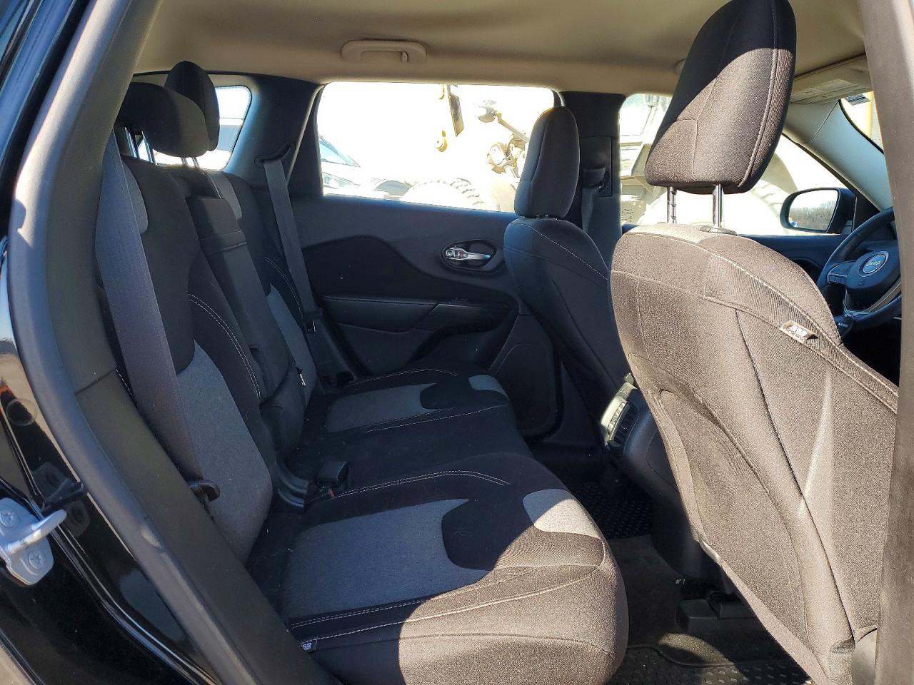 2015 JEEP CHEROKEE SPORT photo 11