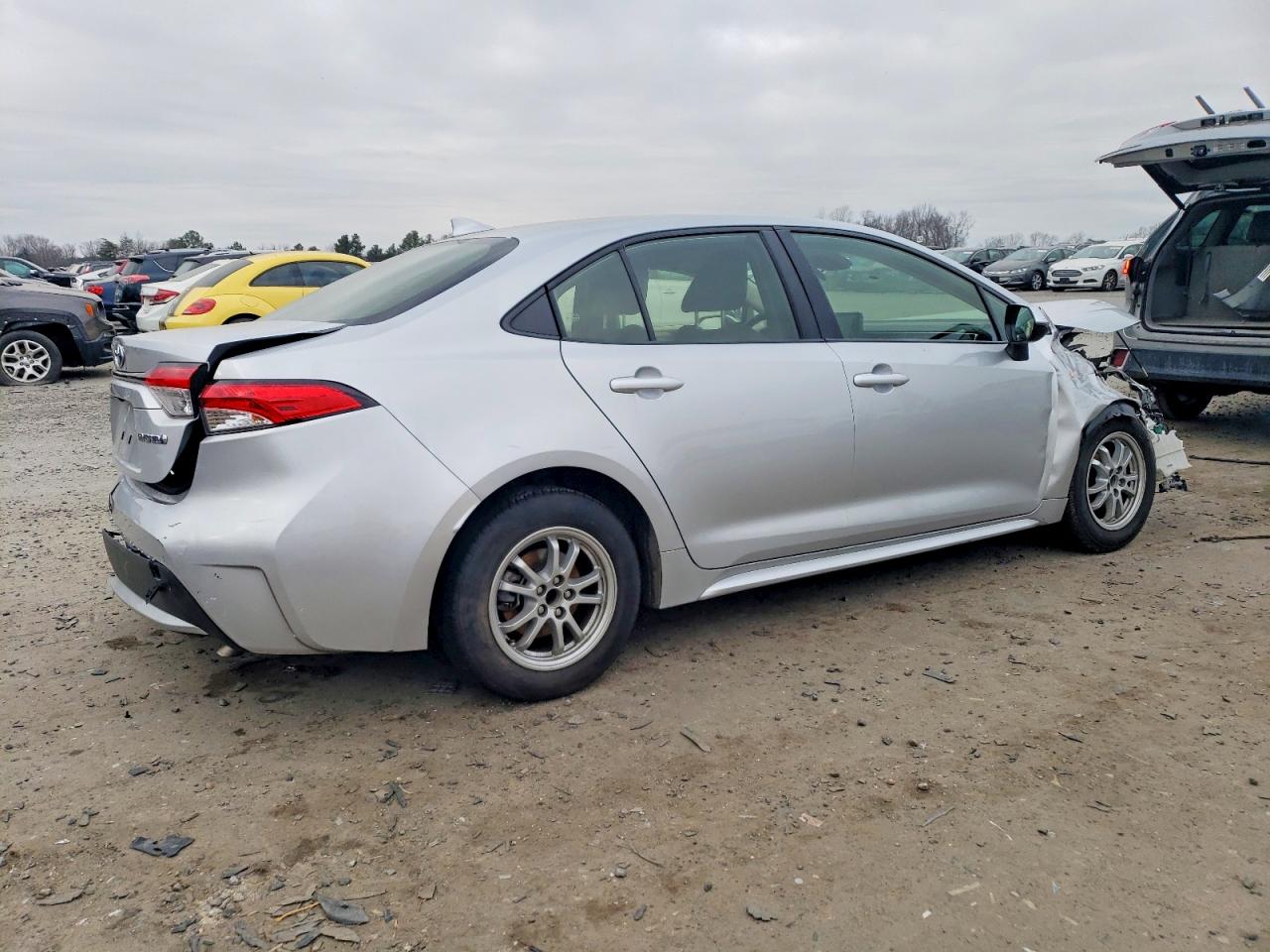 2022 TOYOTA COROLLA LE photo 3