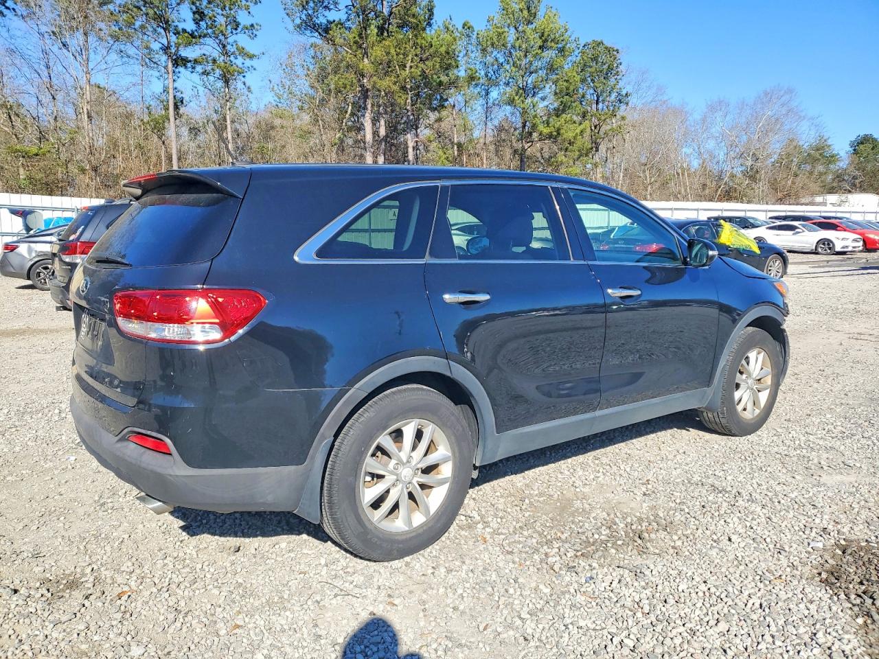 2017 KIA SORENTO LX photo 3