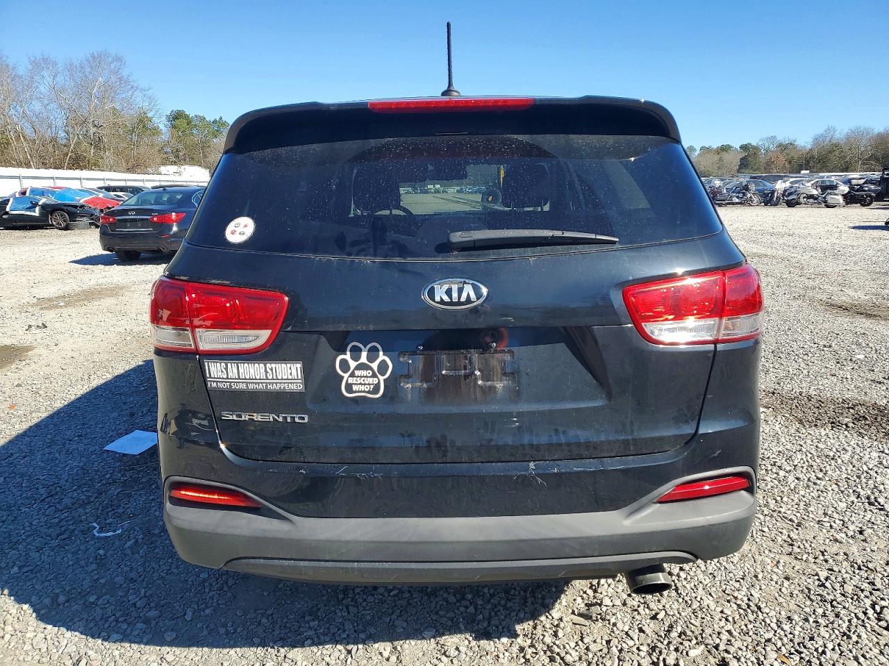 2017 KIA SORENTO LX photo 6