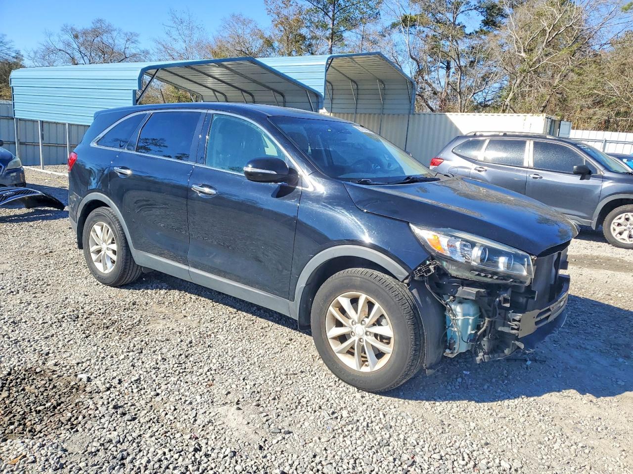 2017 KIA SORENTO LX photo 4