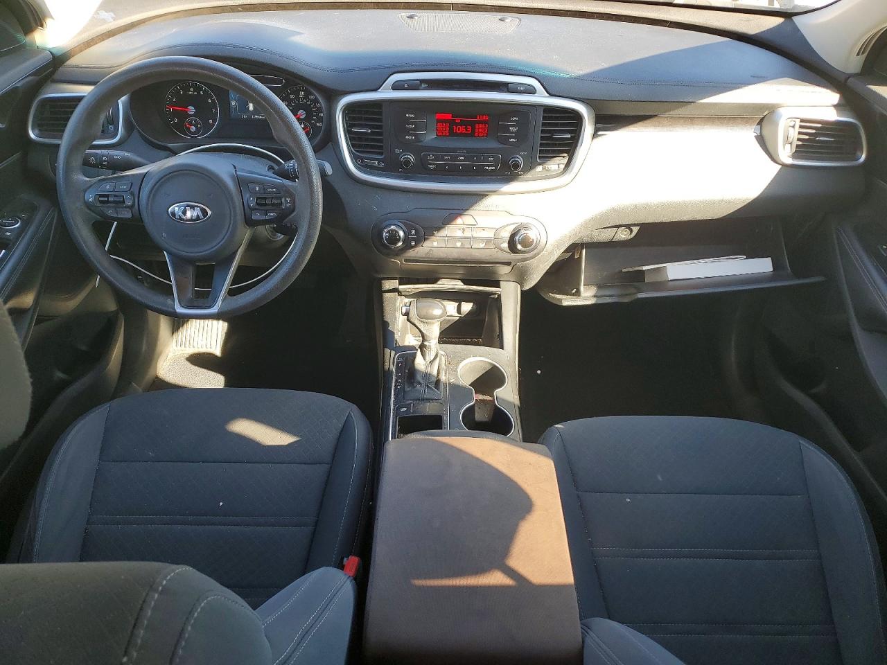 2017 KIA SORENTO LX photo 8