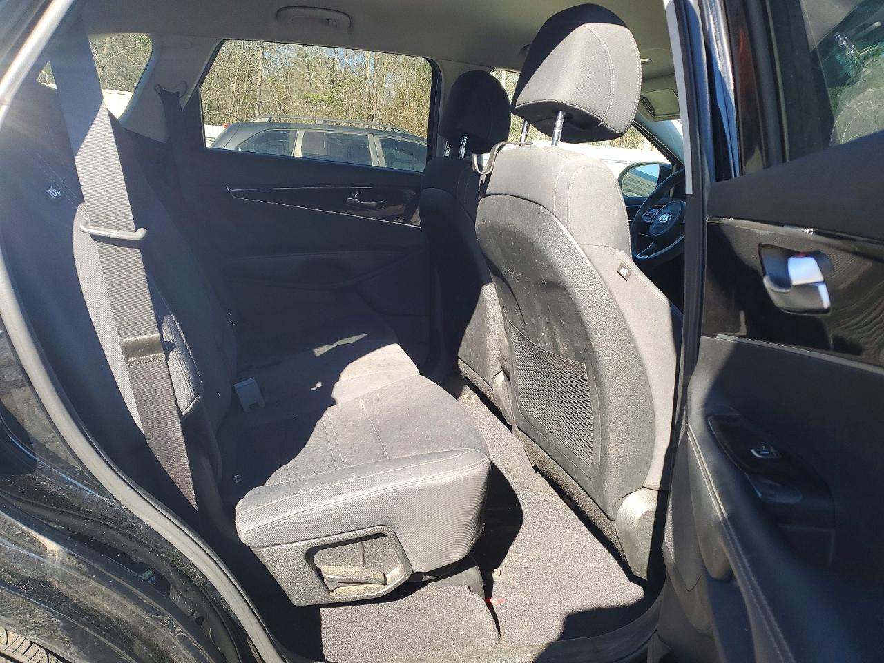 2017 KIA SORENTO LX photo 11