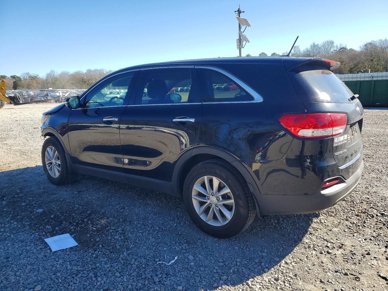 2017 KIA SORENTO LX photo 2