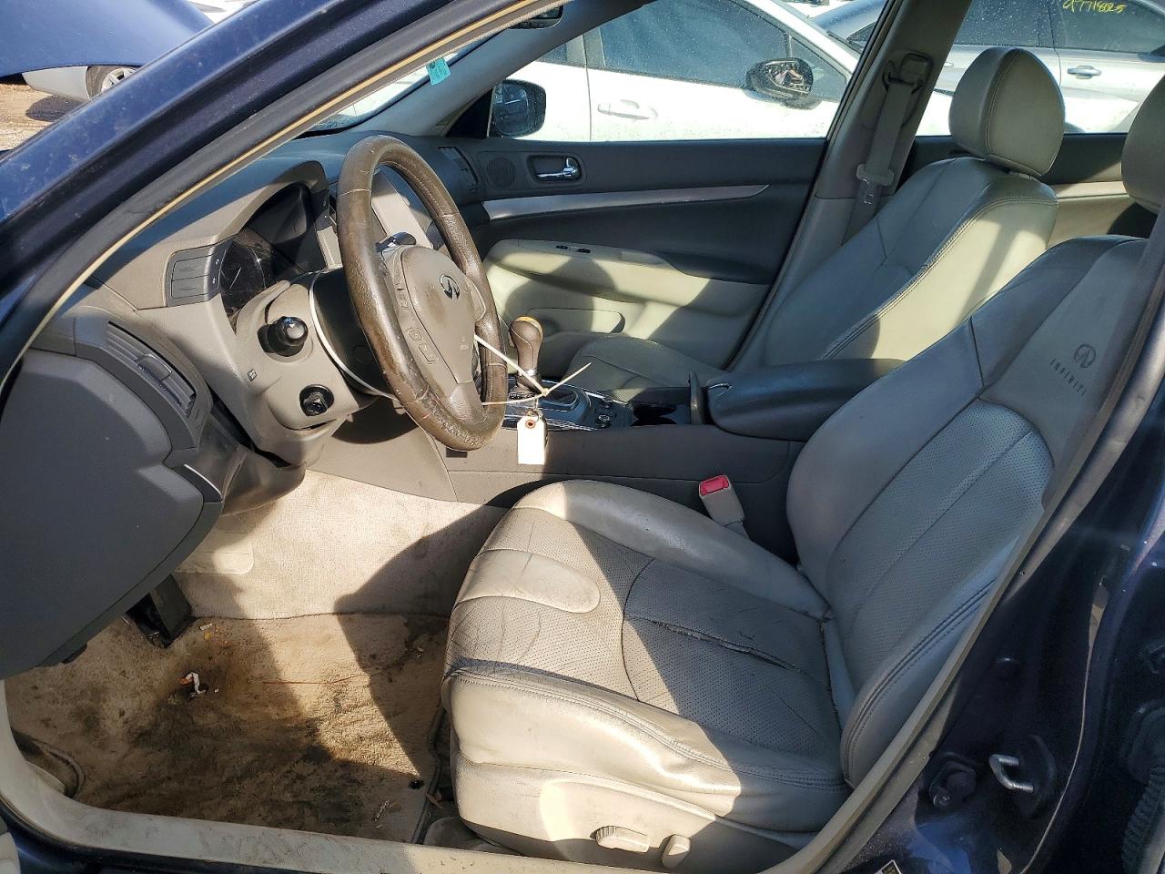 2010 INFINITI G37 photo 7