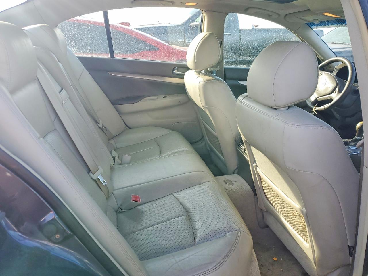 2010 INFINITI G37 photo 10