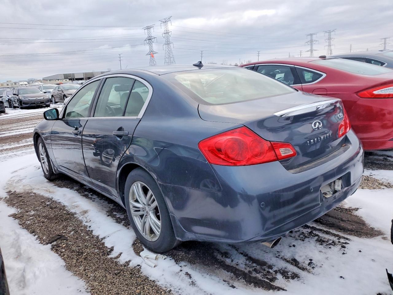 2010 INFINITI G37 photo 2