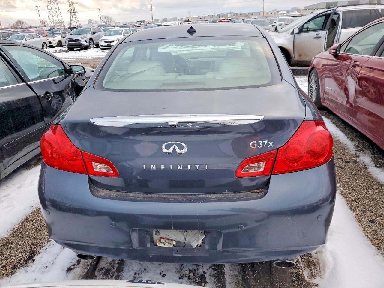 2010 INFINITI G37 photo 6