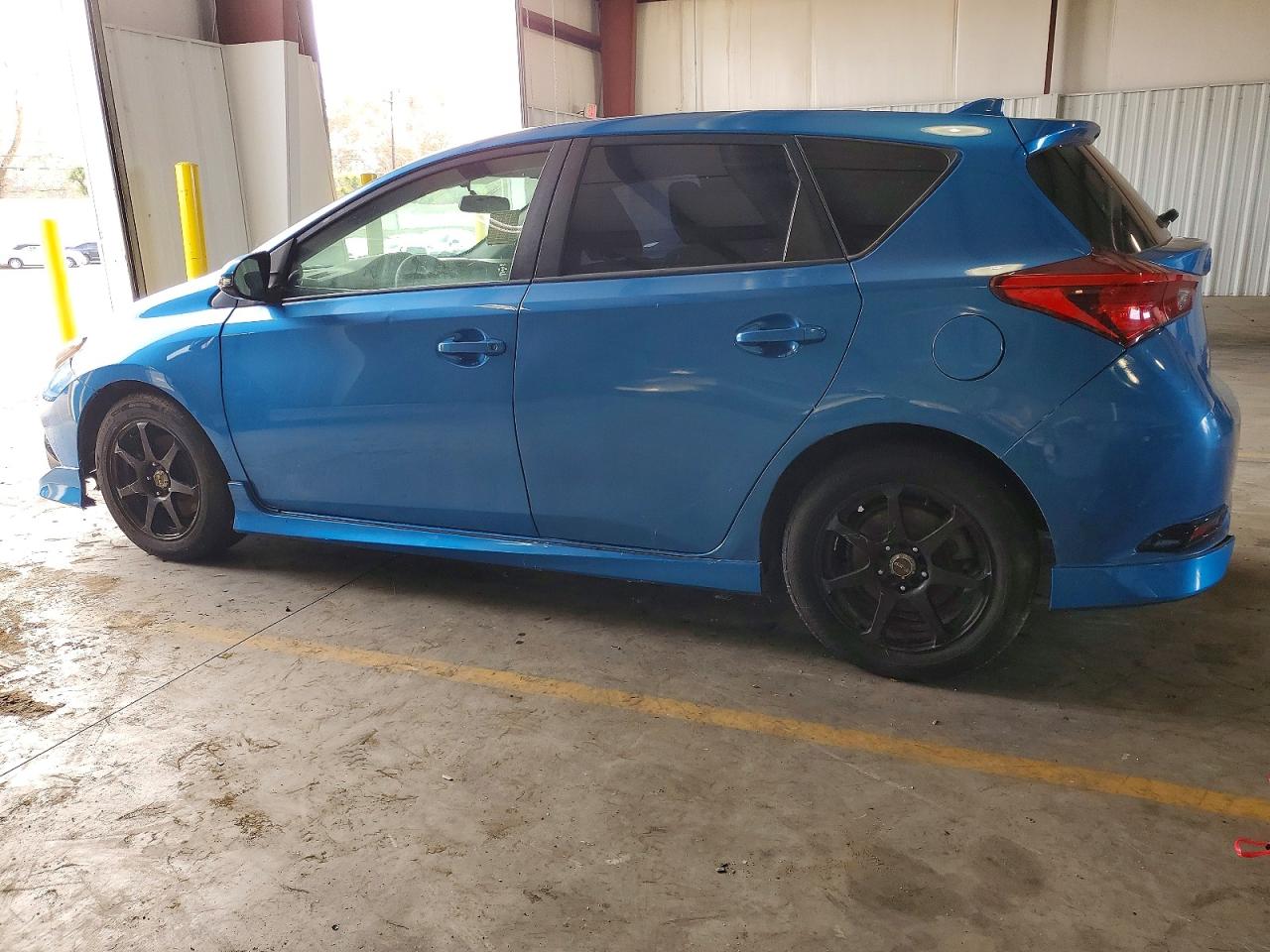 2016 TOYOTA SCION photo 3