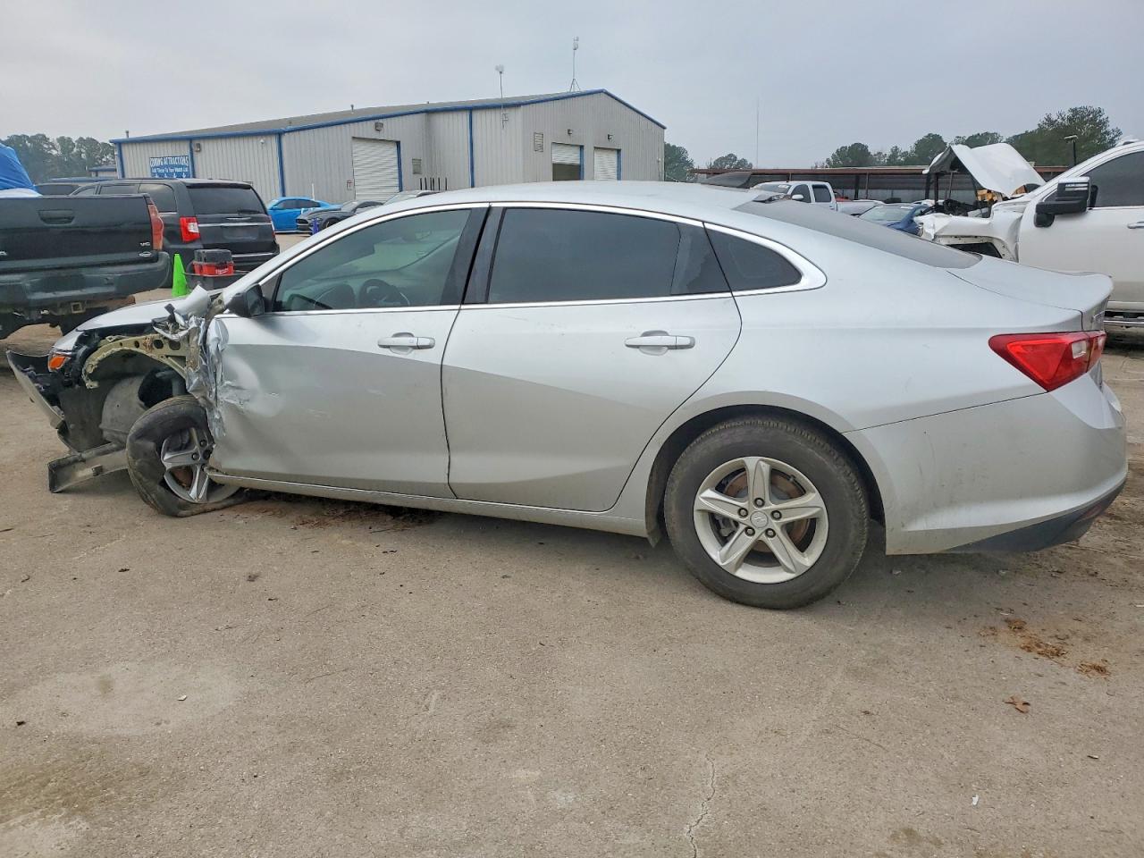 2020 CHEVROLET MALIBU LS photo 2