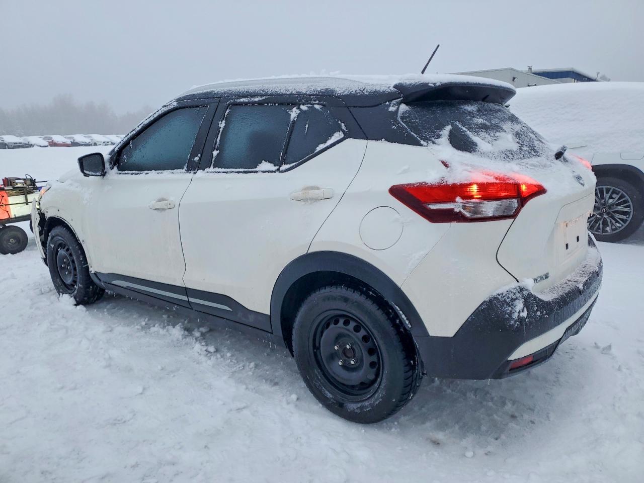 2020 NISSAN KICKS SR photo 2