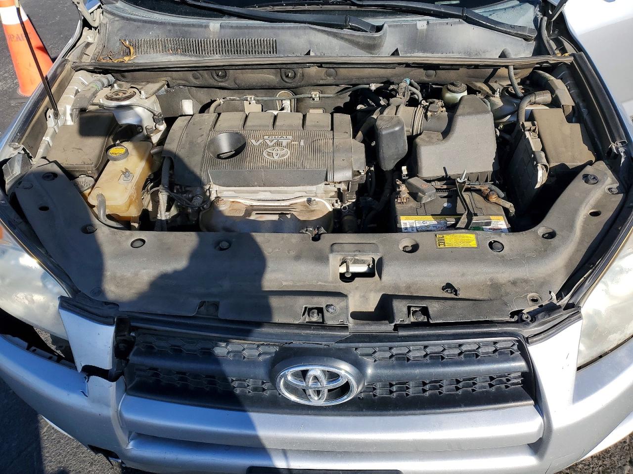 2011 TOYOTA RAV4 photo 12