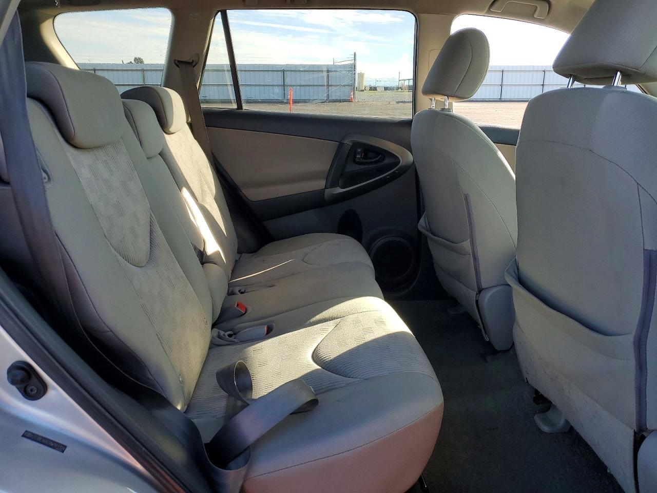 2011 TOYOTA RAV4 photo 11