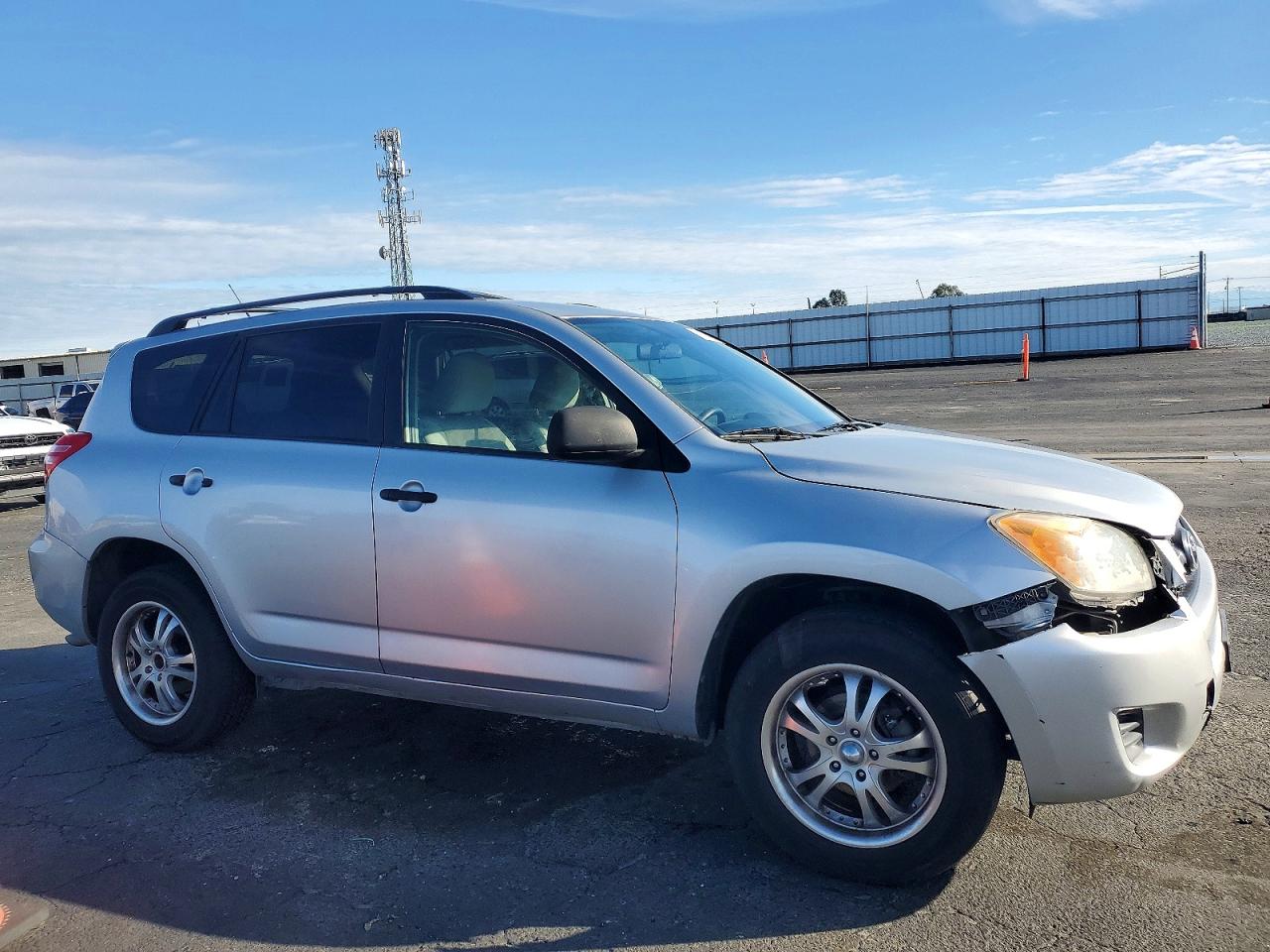 2011 TOYOTA RAV4 photo 4