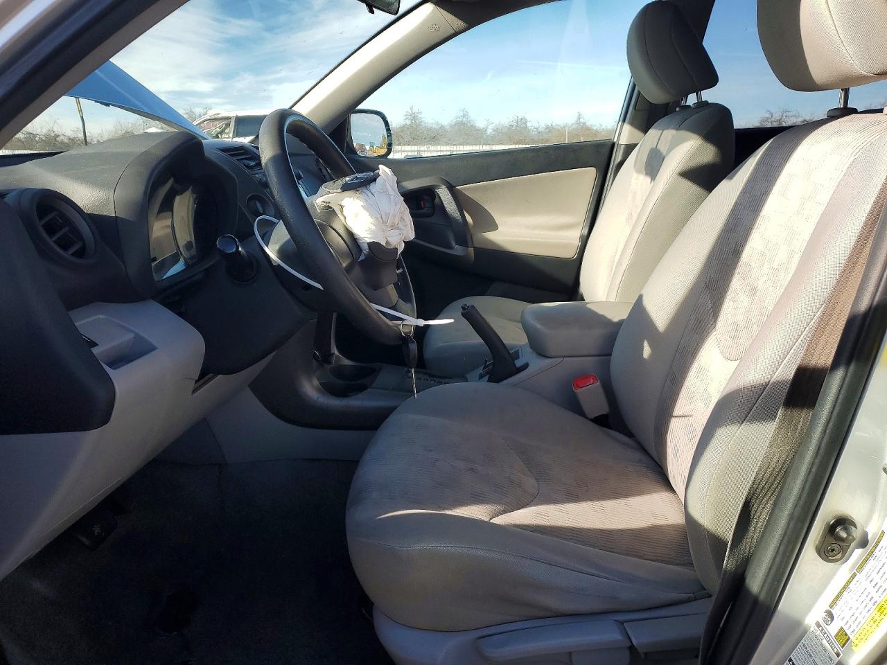 2011 TOYOTA RAV4 photo 7